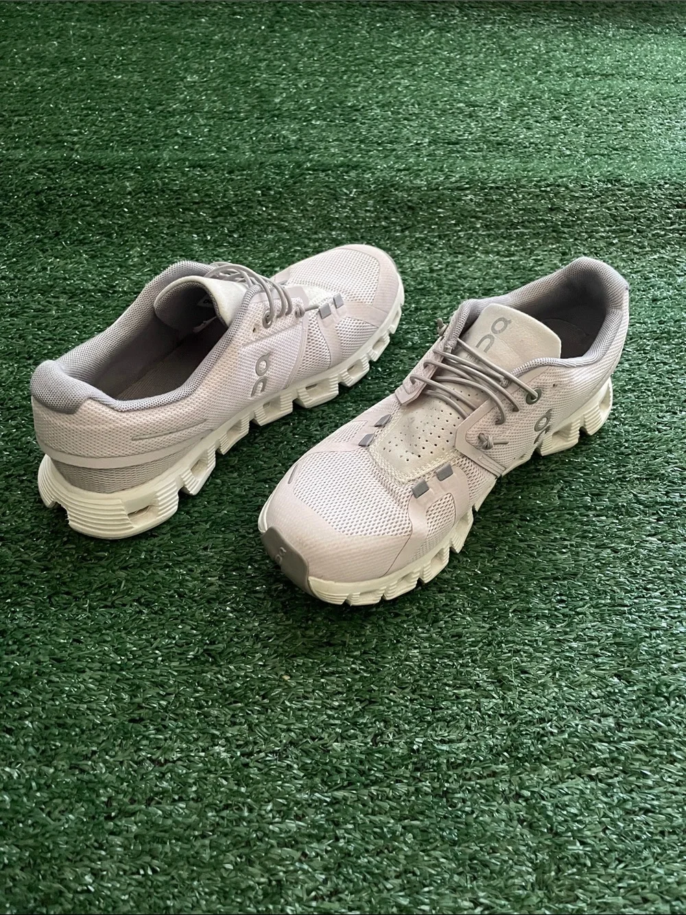 On Cloud 5 59-98899 Women's size 7 Running Sneakers Shoes Lily Frost